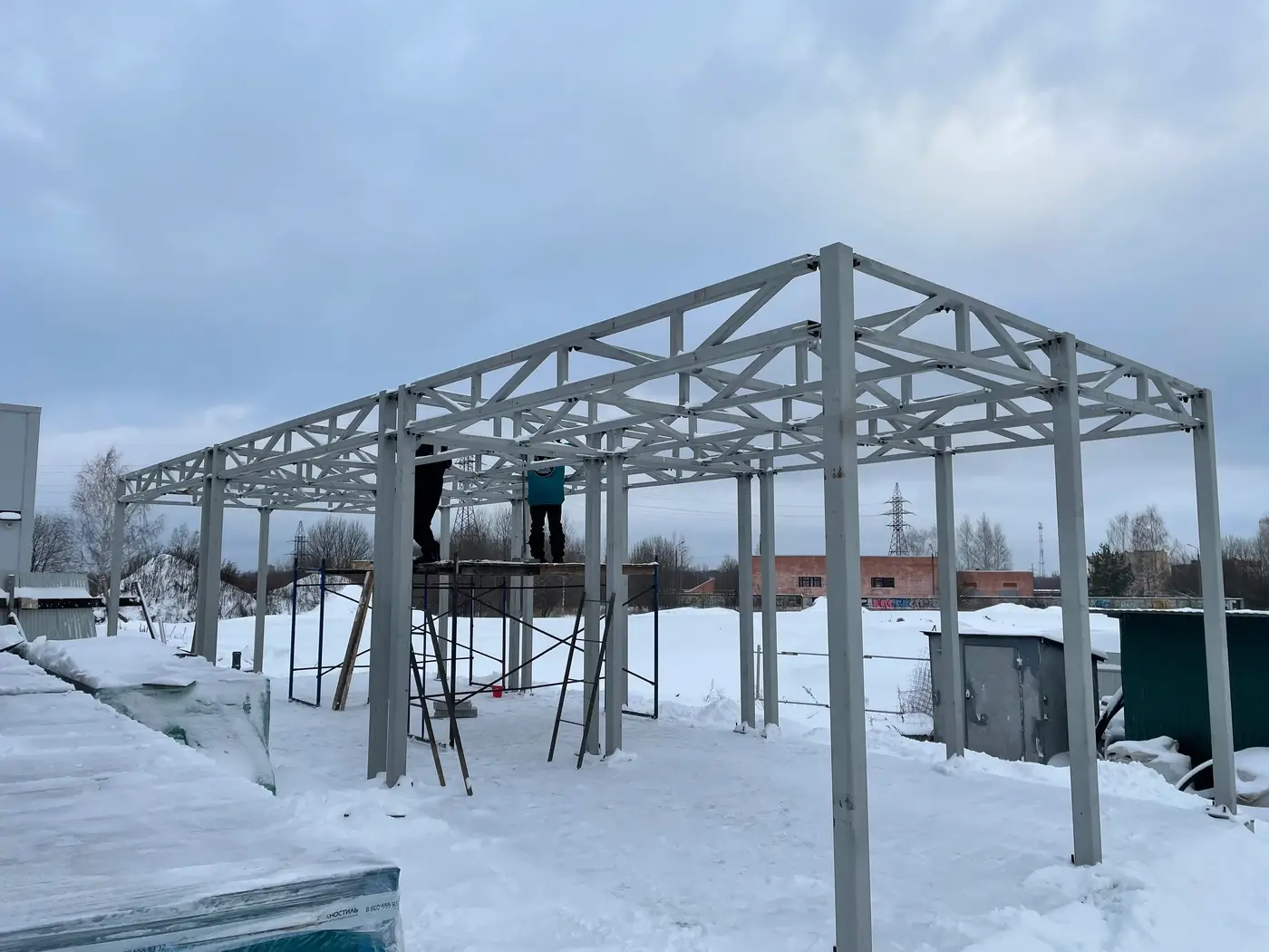 Сборка торгового павильона из сэндвич панелей монтаж рам